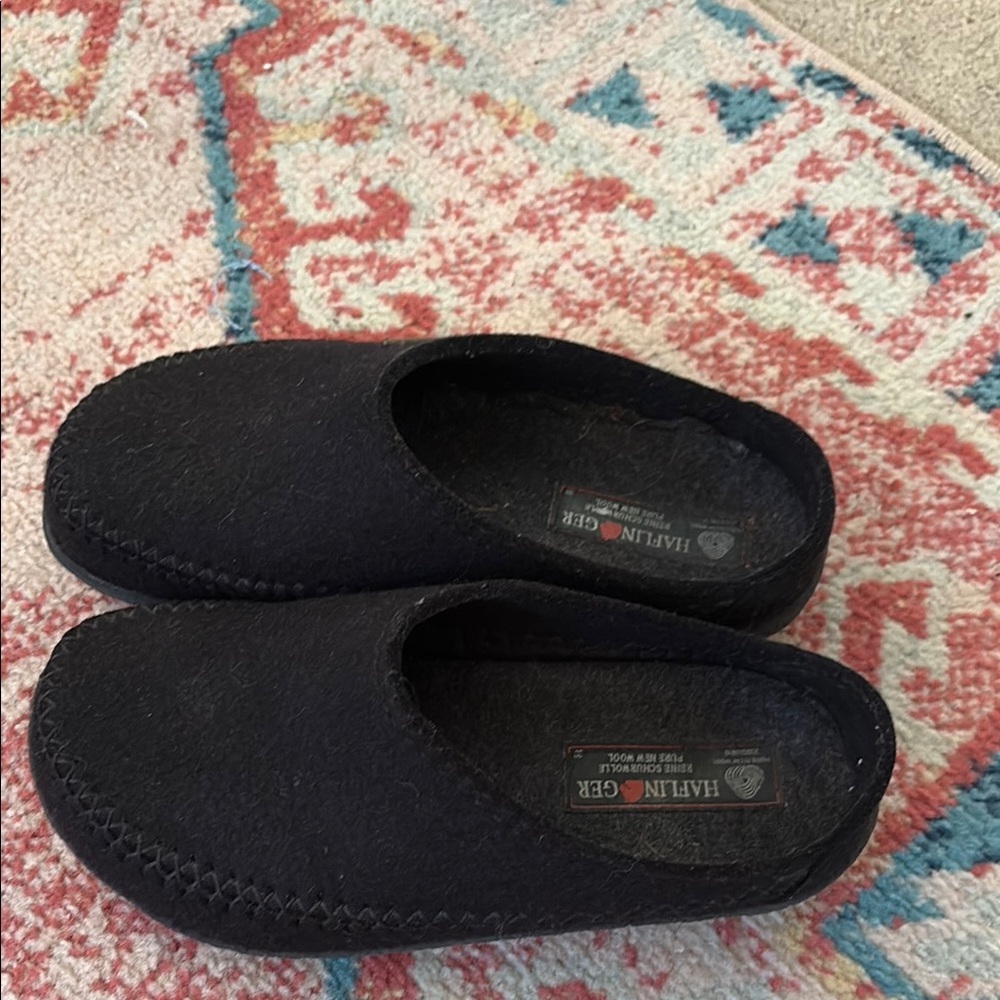 Black Haflinger Wool Slippers